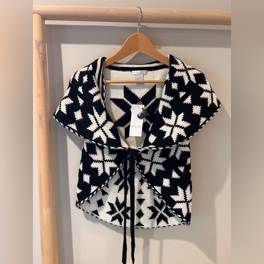 NWT Design History black white wool blend sweater vest shawl cape sz XS